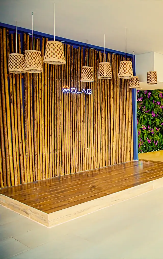 Palco de bambu e bar da Glab